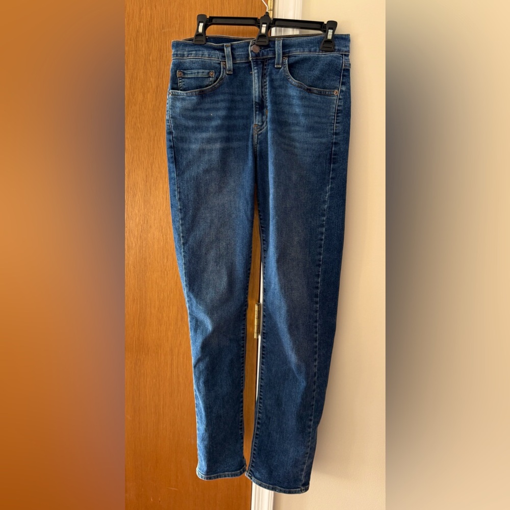 Women Levi’s High Rise Straight Jeans - Style 724